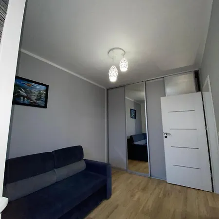 Apartament Zabki شقة